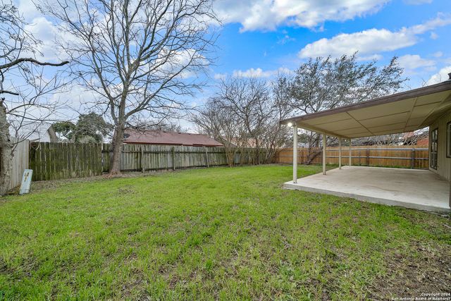 9462 Bowen Dr, San Antonio, TX 78250