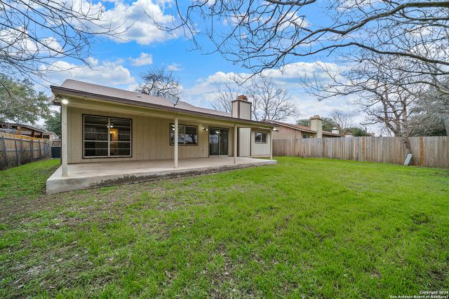 9462 Bowen Dr, San Antonio, TX 78250