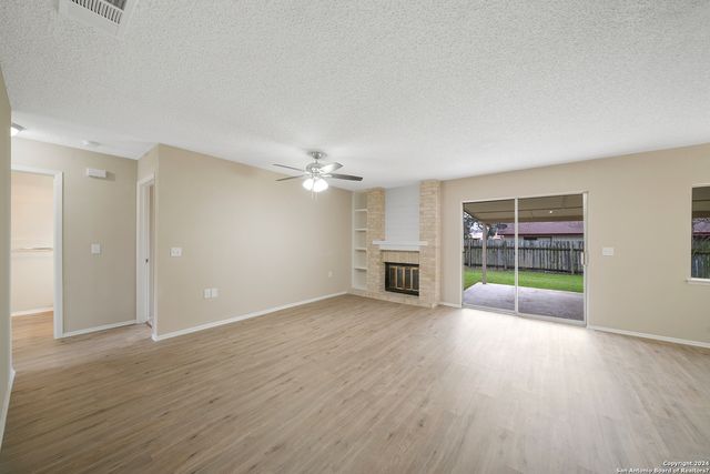 9462 Bowen Dr, San Antonio, TX 78250