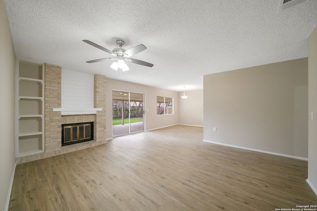 9462 Bowen Dr, San Antonio, TX 78250