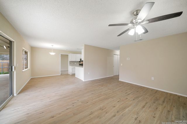 9462 Bowen Dr, San Antonio, TX 78250