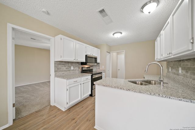 9462 Bowen Dr, San Antonio, TX 78250