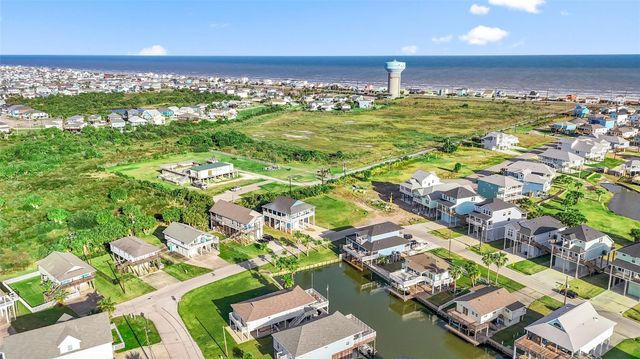3935 Laguna Drive, Galveston, TX 77554