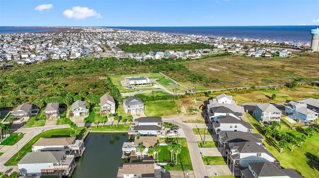 3935 Laguna Drive, Galveston, TX 77554