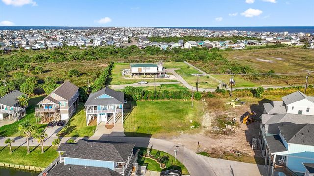 3935 Laguna Drive, Galveston, TX 77554