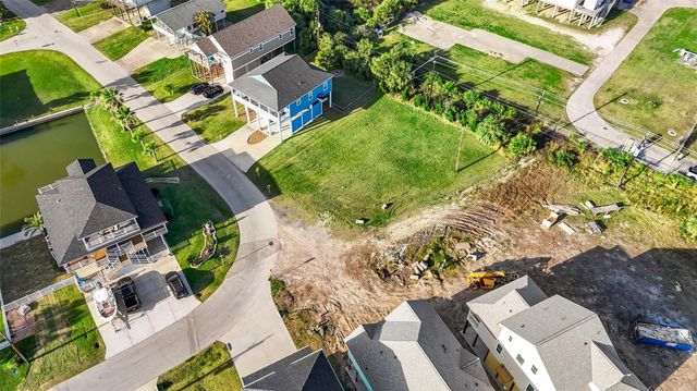 3935 Laguna Drive, Galveston, TX 77554