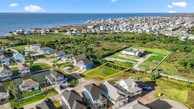 3935 Laguna Drive, Galveston, TX 77554