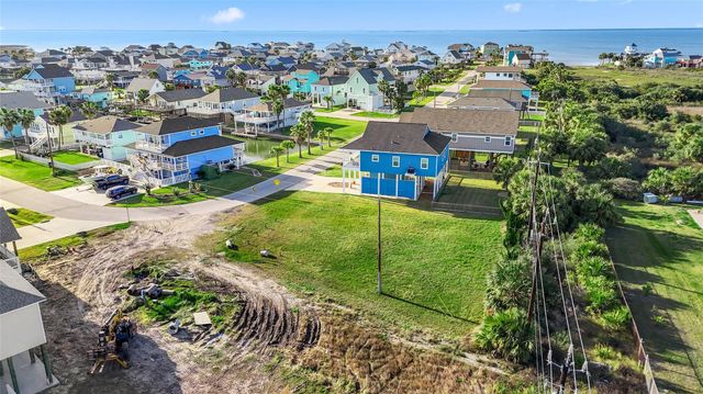 3935 Laguna Drive, Galveston, TX 77554