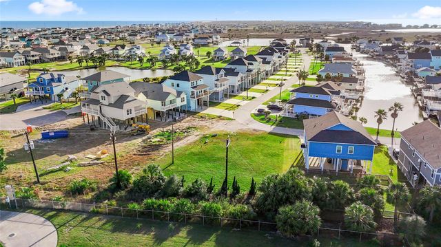3935 Laguna Drive, Galveston, TX 77554