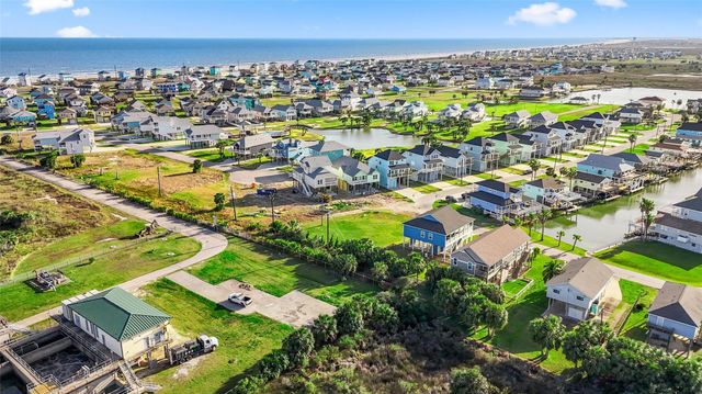 3935 Laguna Drive, Galveston, TX 77554
