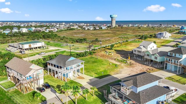 3935 Laguna Drive, Galveston, TX 77554