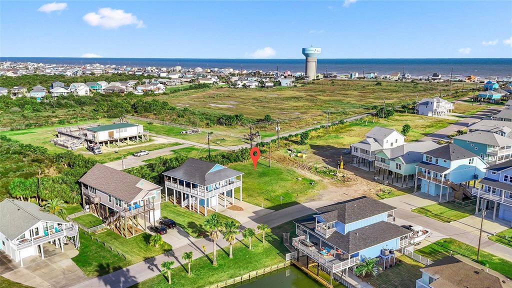 3935 Laguna Drive, Galveston, TX 77554