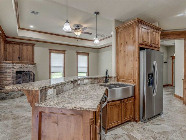 11663 NE Happy Hollow Rd, Elgin, OK 73538