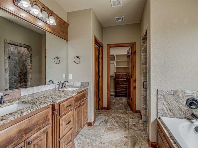 11663 NE Happy Hollow Rd, Elgin, OK 73538