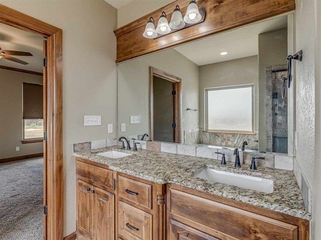 11663 NE Happy Hollow Rd, Elgin, OK 73538