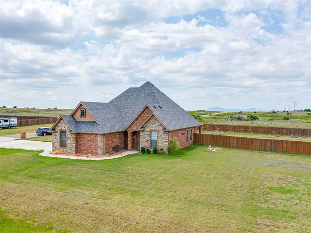 11663 NE Happy Hollow Rd, Elgin, OK 73538