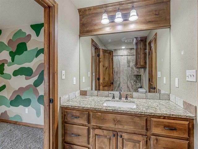 11663 NE Happy Hollow Rd, Elgin, OK 73538