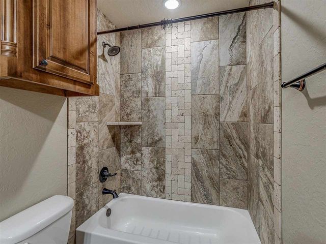 11663 NE Happy Hollow Rd, Elgin, OK 73538