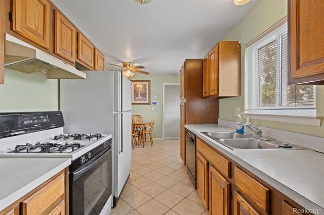 33432 Balmoral Street, Westland, MI 48185