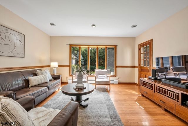 140 Unadilla Rd, Ridgewood Village, NJ 07450