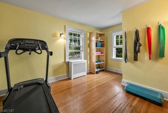 140 Unadilla Rd, Ridgewood Village, NJ 07450