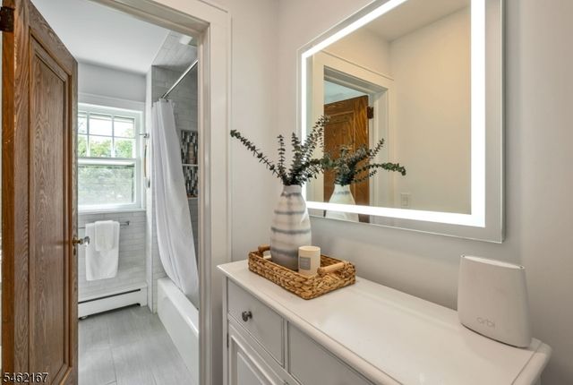 140 Unadilla Rd, Ridgewood Village, NJ 07450
