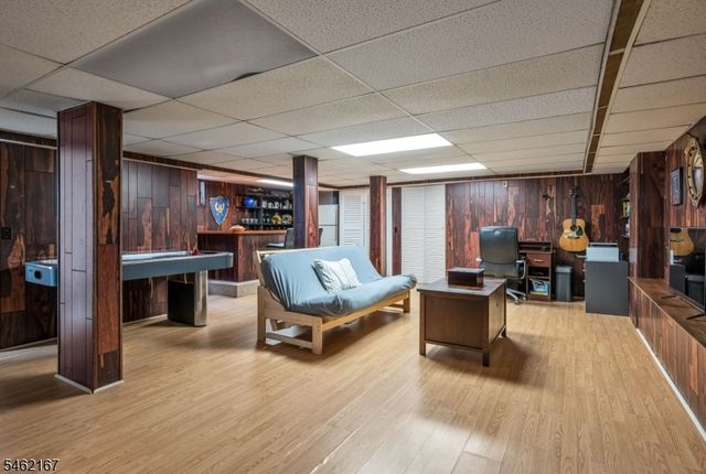 140 Unadilla Rd, Ridgewood Village, NJ 07450