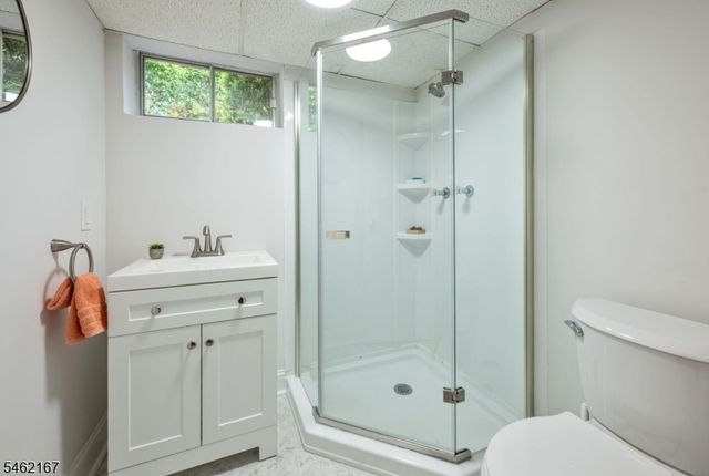 140 Unadilla Rd, Ridgewood Village, NJ 07450