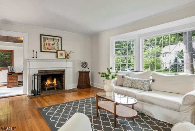 140 Unadilla Rd, Ridgewood Village, NJ 07450
