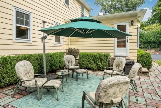 140 Unadilla Rd, Ridgewood Village, NJ 07450