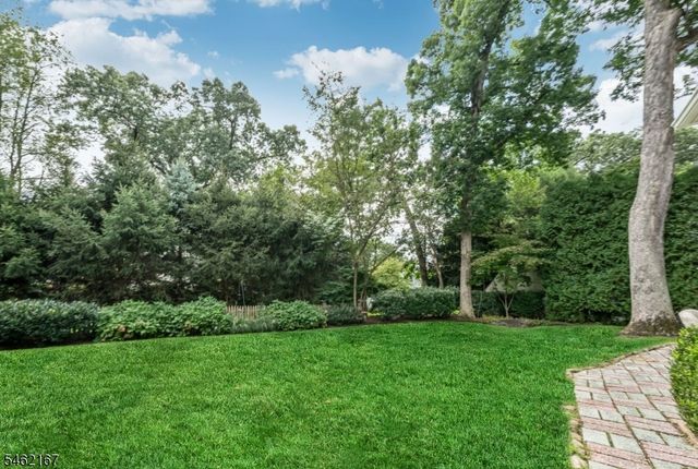 140 Unadilla Rd, Ridgewood Village, NJ 07450
