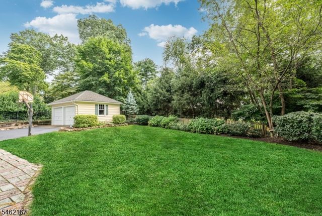 140 Unadilla Rd, Ridgewood Village, NJ 07450