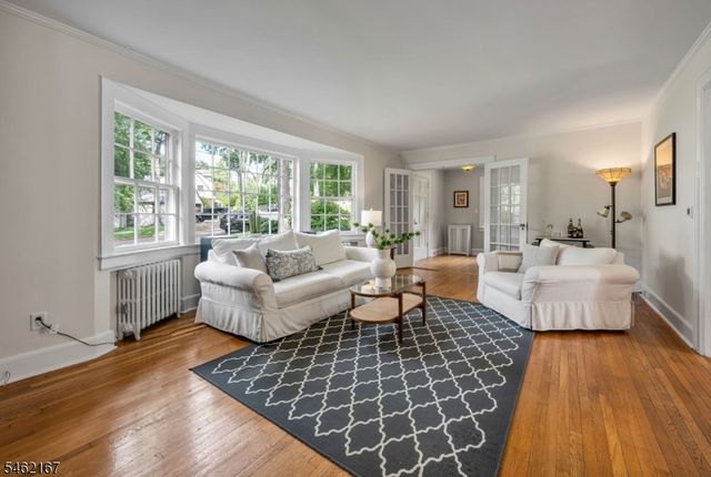 140 Unadilla Rd, Ridgewood Village, NJ 07450