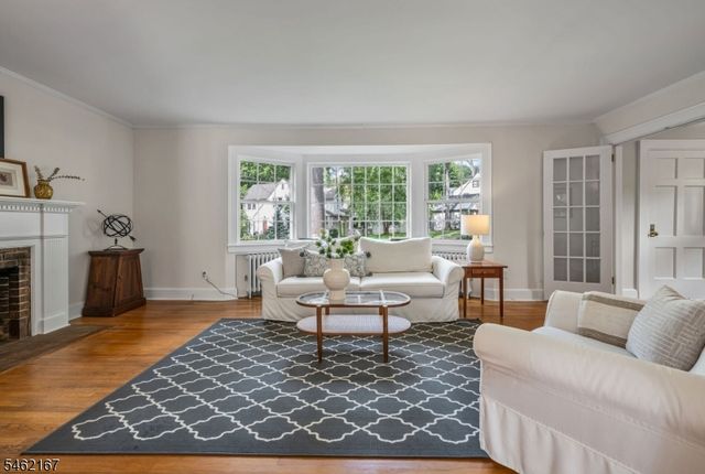 140 Unadilla Rd, Ridgewood Village, NJ 07450