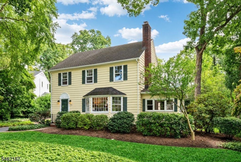 140 Unadilla Rd, Ridgewood Village, NJ 07450