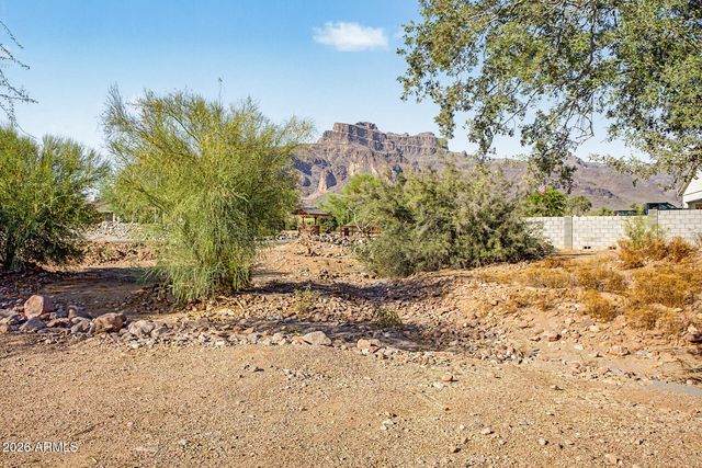 529 S VAL VISTA Road, Apache Junction, AZ 85119