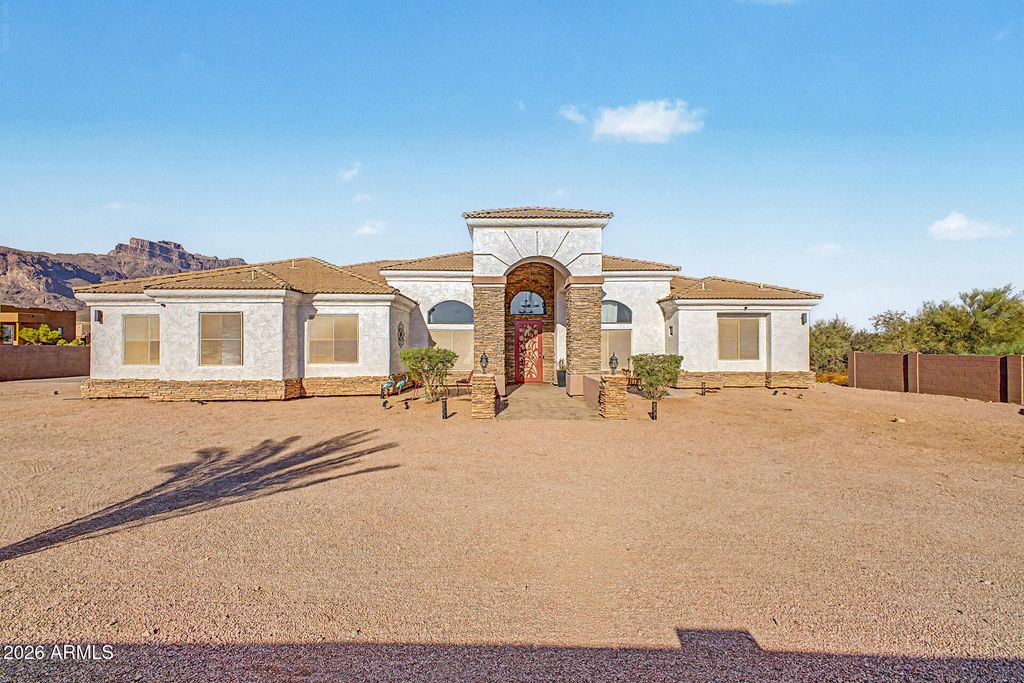 529 S VAL VISTA Road, Apache Junction, AZ 85119 — exterior