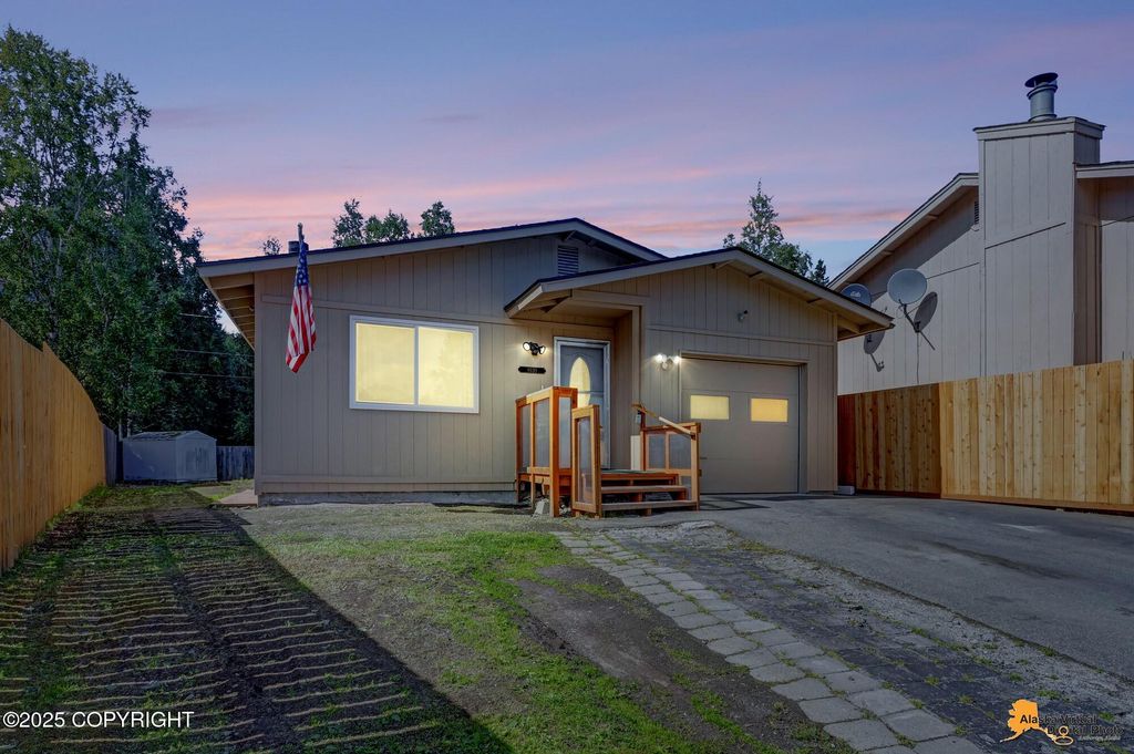 8530 Gordon Circle, Anchorage, AK 99507
