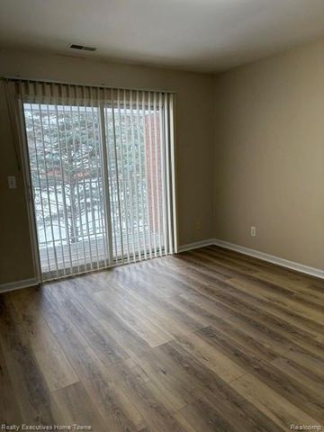 52280 Heatherstone Avenue, Macomb Township, MI 48042