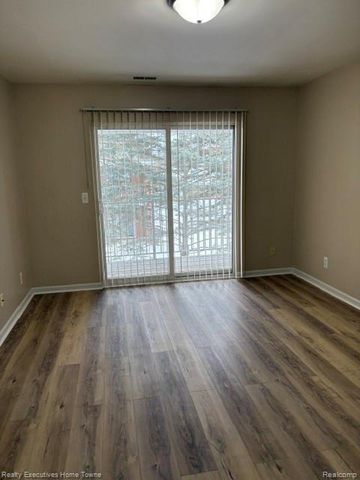52280 Heatherstone Avenue, Macomb Township, MI 48042