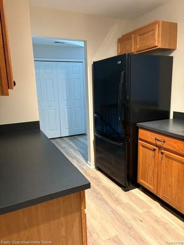 52280 Heatherstone Avenue, Macomb Township, MI 48042