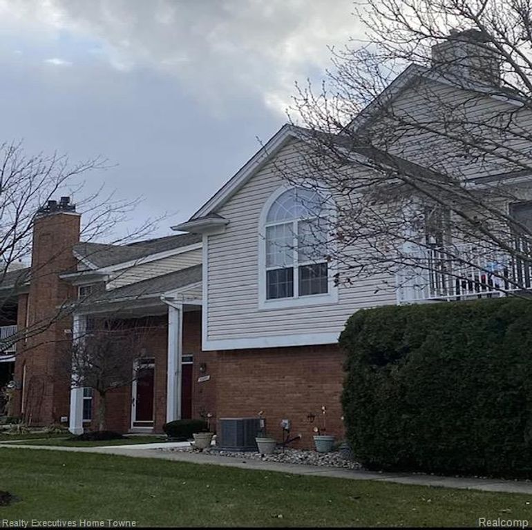 52280 Heatherstone Avenue, Macomb Township, MI 48042