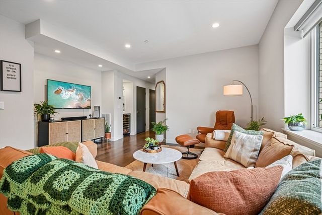 7 Howard St 4, Salem, MA 01970
