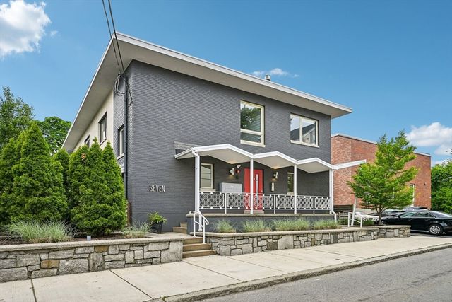 7 Howard St 4, Salem, MA 01970