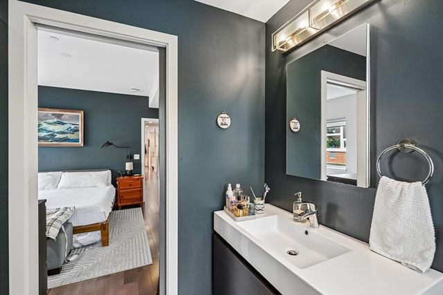 7 Howard St 4, Salem, MA 01970