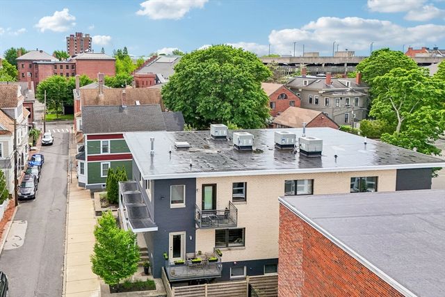 7 Howard St 4, Salem, MA 01970