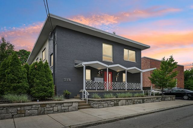 7 Howard St 4, Salem, MA 01970