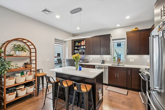 7 Howard St 4, Salem, MA 01970