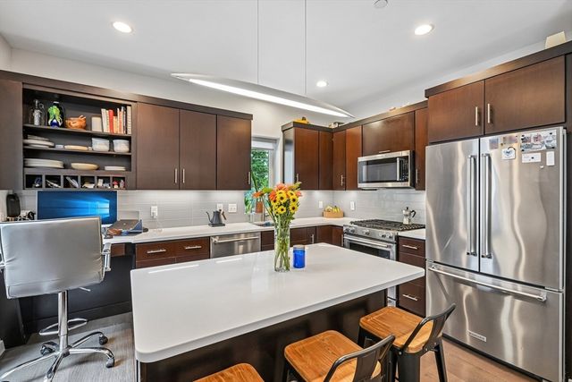 7 Howard St 4, Salem, MA 01970