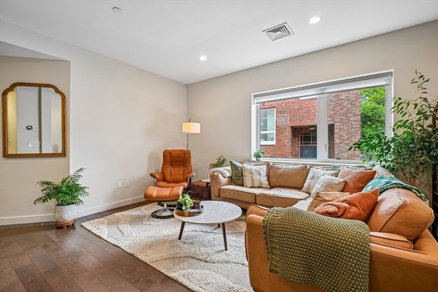 7 Howard St 4, Salem, MA 01970